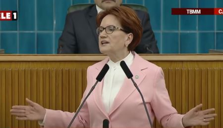 Ακσενέρ: Η έγκριση μας για την ένταξη της Ελλάδας στο ΝΑΤΟ κατέληξε στον εξοπλισμό των νησιών