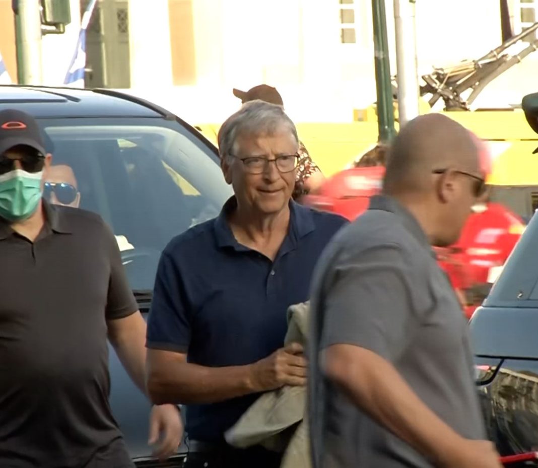 Μπιλ Γκέιτς: Βίντεο από την άφιξη του στην Αθήνα