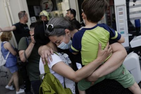 Θεσσαλονίκη: Δύο διασωληνωμένοι και δεκάδες απεγκλωβισμοί από τη μεγάλη φωτιά