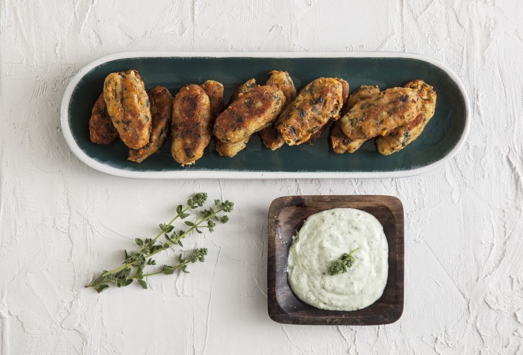 Κρεμμυδοκεφτέδες με γιαούρτι