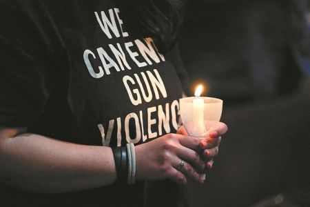 Η Αμερική θρηνεί αλλά δεν μαθαίνει