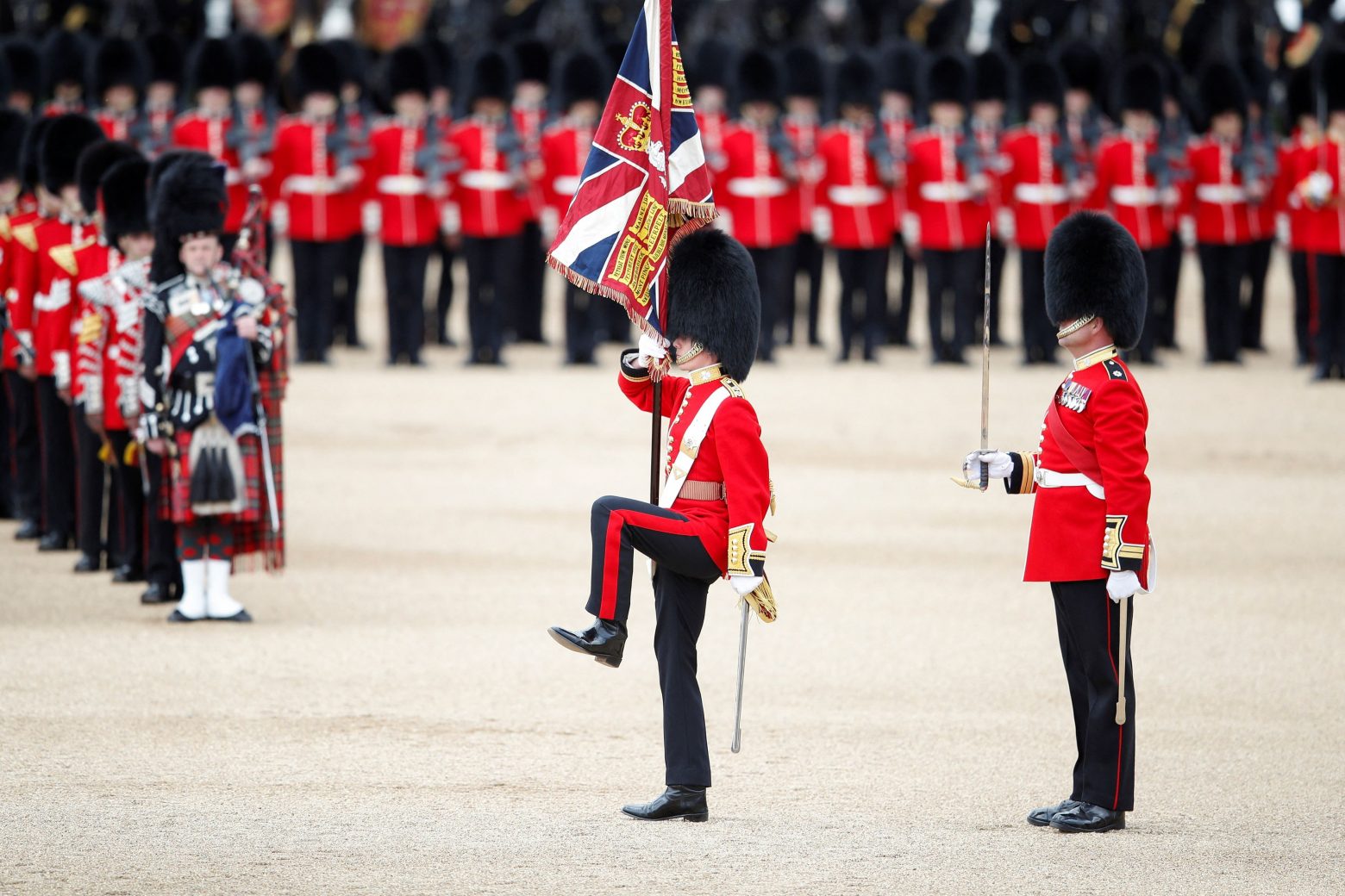 Βρετανία: Όλα έτοιμα για την παρέλαση προς τιμήν της βασίλισσας