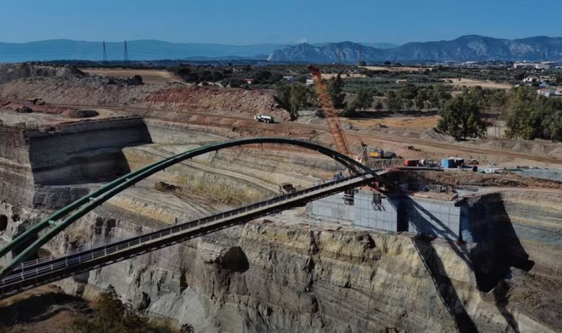 Ισθμός της Κορίνθου: Το πιο εντυπωσιακό εργοτάξιο της χώρας από ψηλά
