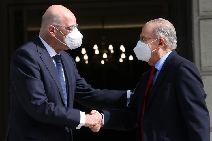 Τι συζήτησαν Δένδιας – Κασουλίδης για το ιρανικό ρεσάλτο στα δύο ελληνικά τάνκερ