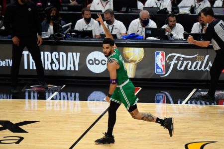 Βασιλιάδες της Ανατολής οι Σέλτικς: 4-3 τους Χιτ, με τρίτο μπρέικ στο Μαϊάμι