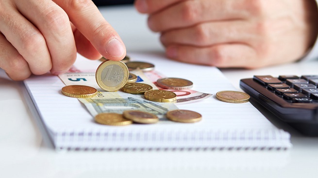 ΓΣΕΕ: Απώλεια – μαμούθ κατά 18% της αγοραστικής δύναμης του κατώτατου μισθού