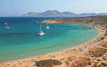 «Οχι» σε οργανωμένες παραλίες, λένε ελληνικά νησιά