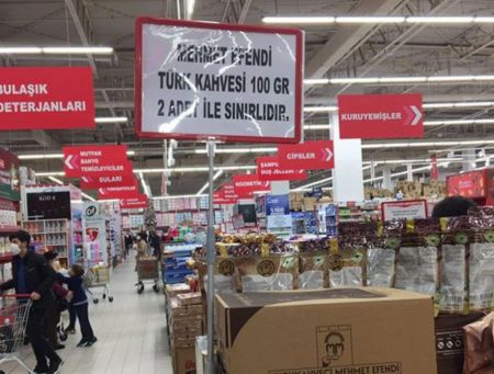 Τουρκία: Αντικλεπτικά σε γάλα και τυρί στα σούπερ μάρκετ