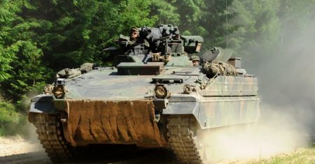 Deal με Γερμανία για την αποστολή τεθωρακισμένων – Εξηγήσεις ζητάει η αντιπολίτευση