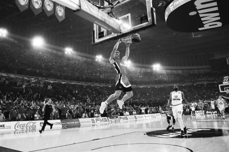 Αποστολήστο Βελιγράδιμε όπλοτην ιστορία