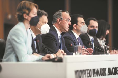 €3,2 δισ. για να σβήσει η «φωτιά» στο ρεύμα