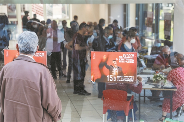 Μεταπολιτική, μεταδημοκρατία, μετακόμματα