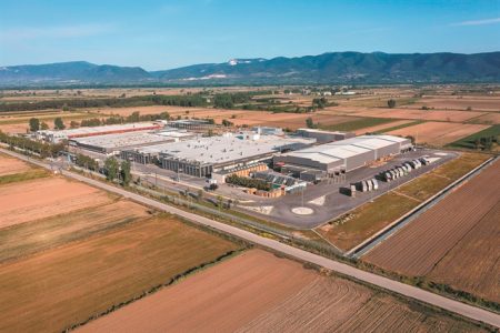 Με μπαράζ εξαγορών, βάζει την Ελλάδα στον παγκόσμιο χάρτη αποθήκευσης ενέργειας