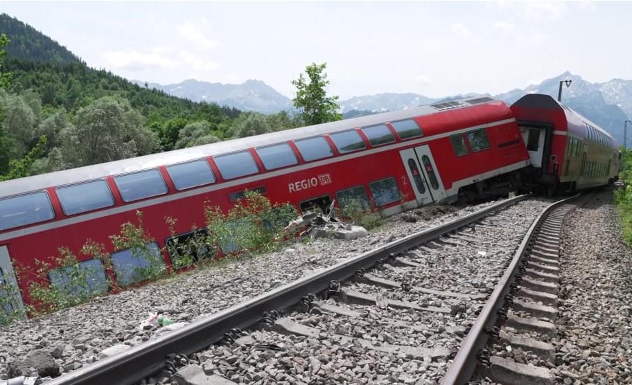 Γερμανία: Εκτροχιάστηκε τρένο στη Βαυαρία – Ένας νεκρός και πολλοί τραυματίες