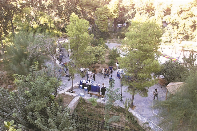 Αστικές οάσεις με «συνενώσεις» οικοδομικών τετραγώνων