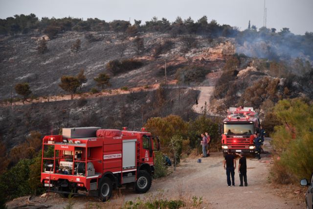 Στη Βούλα κλιμάκιο του ΣΥΡΙΖΑ: «Με καθυστέρηση μιας ώρας η πρώτη επέμβαση κατά της φωτιάς»