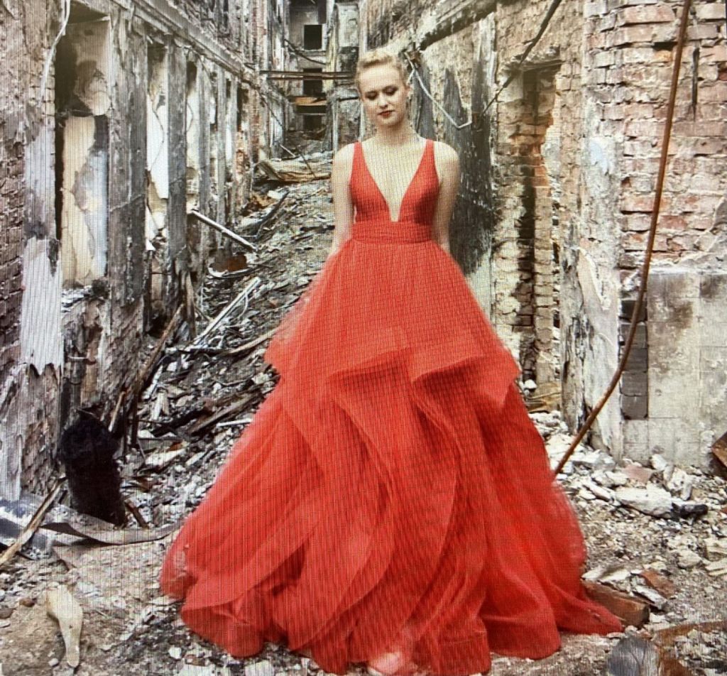 Ουκρανοί μαθητές αποφοίτησαν από το βομβαρδισμένο σχολείο τους