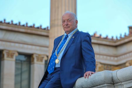 Ανδρέας Τζάκης, «Το συναίσθημα δεν έχει θέση στο χειρουργείο, έχει όμως θέση στη ζωή»