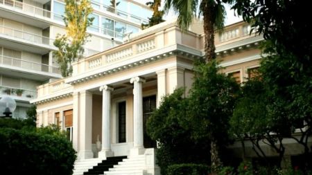 Γιάννης Οικονόμου: Γλώσσα της λογικής, της ελευθερίας και του δικαίου τα ελληνικά