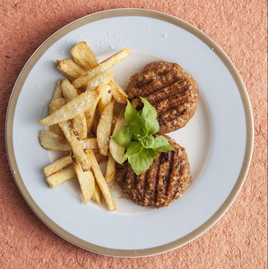 Μπιφτέκι αρωματισμένο με φρέσκο βασιλικό