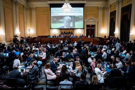 Επίθεση στο Καπιτώλιο: Ο Ντόναλντ Τραμπ «στο επίκεντρο» της «απόπειρας πραξικοπήματος στις ΗΠΑ»