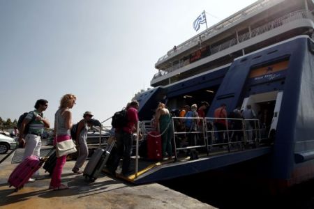 Τριήμερο Αγίου Πνεύματος: Αυξημένη η κίνηση στα λιμάνια – Πάνω από 17.000 επιβάτες αναχώρησαν χθες από τον Πειραιά