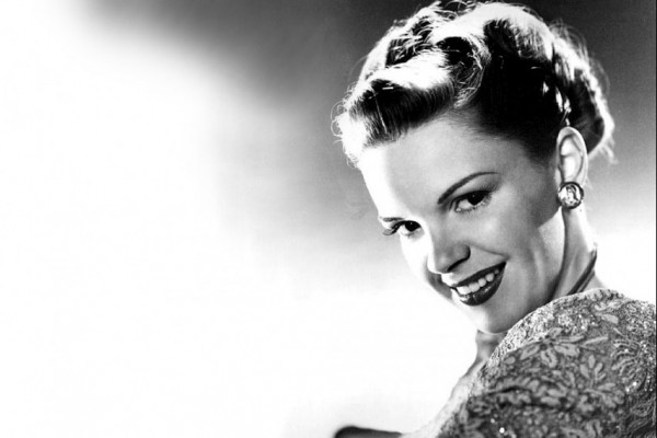 Τζούντι Γκάρλαντ: Εκατό χρόνια από τη γέννηση της πιο βασανισμένης σταρ του Χόλιγουντ