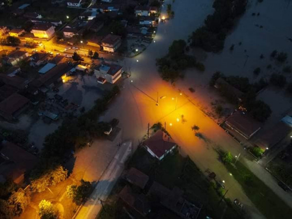 Κακοκαιρία «GENESIS»: Μεγάλες καταστροφές στην Ορεστιάδα – Πλημμύρισαν σπίτια, δρόμοι «κόπηκαν» στα δύο