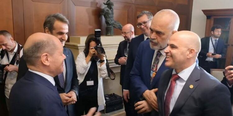 Βόρεια Μακεδονία: Πολιτικός σεισμός από το αστείο του Ράμα για τη «Δυτική Βουλγαρία» (δείτε βίντεο)