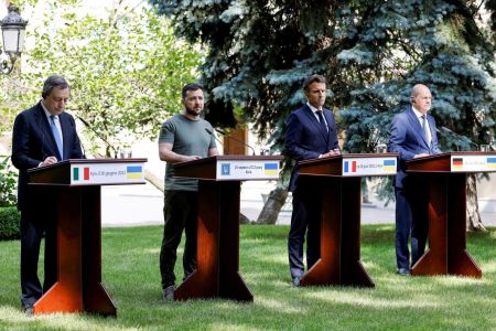 Ουκρανία: Μακρόν, Σολτς και Ντράγκι λένε «ναι» στην ένταξη της χώρας στην ΕΕ