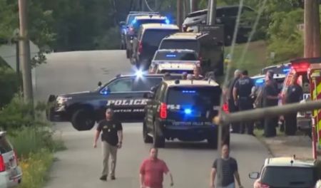 ΗΠΑ: Πυρά μπροστά σε εκκλησία με δυο νεκρούς