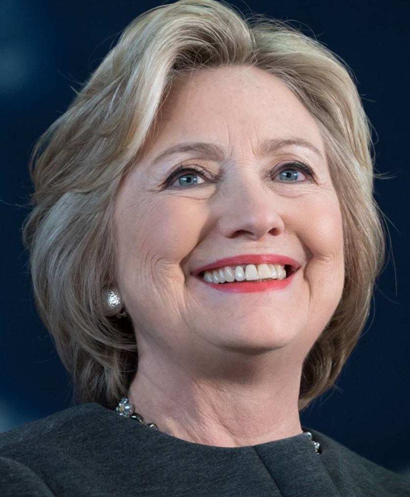 Χίλαρι Κλίντον: «Η Δημοκρατία στις ΗΠΑ βρίσκεται στο χείλος του γκρεμού»