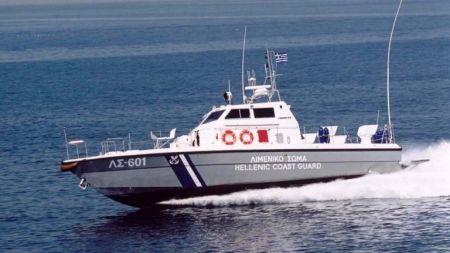 Over 100 migrants rescued off drifting sailboat near Delos