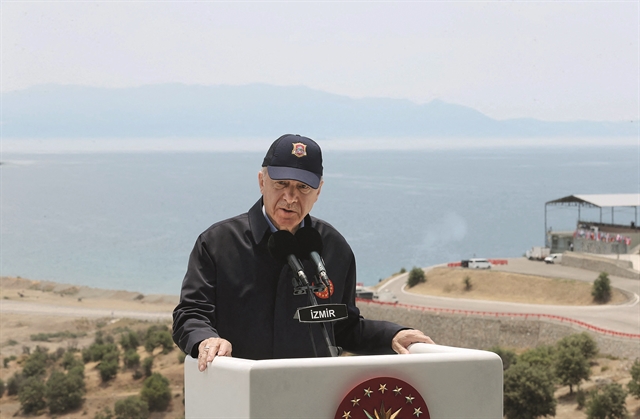 Η οικονομική κατάρρευση και ο στρατιωτικοποιημένος αναθεωρητισμός της Τουρκίας