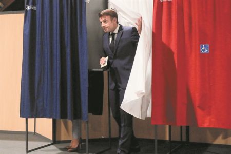 Σε αχαρτογράφητα νεράμετά τον εκλογικό σεισμό