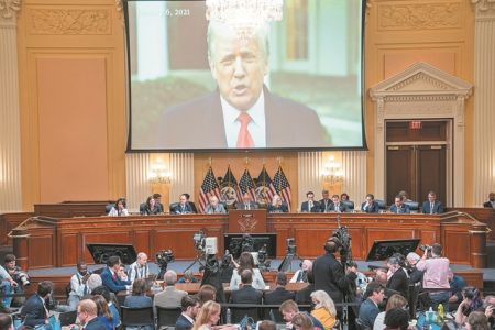 Η Αμερικήπαραμένειόμηρος του Τραμπ