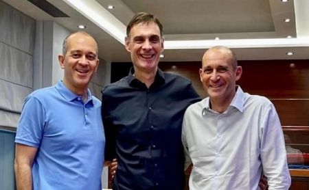 Νέο συμβόλαιο με τον Ολυμπιακό υπέγραψε ο Γιώργος Μπαρτζώκας