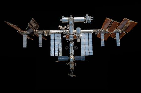 Εξωπραγματικές εικόνες του Διεθνούς Διαστημικού Σταθμού να περνά μπροστά από τον Ήλιο