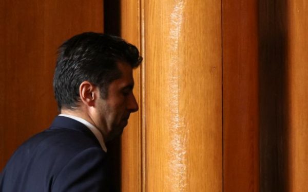 Βουλγαρία: Κατέρρευσε η κυβέρνηση – Εχασε την ψήφο εμπιστοσύνης