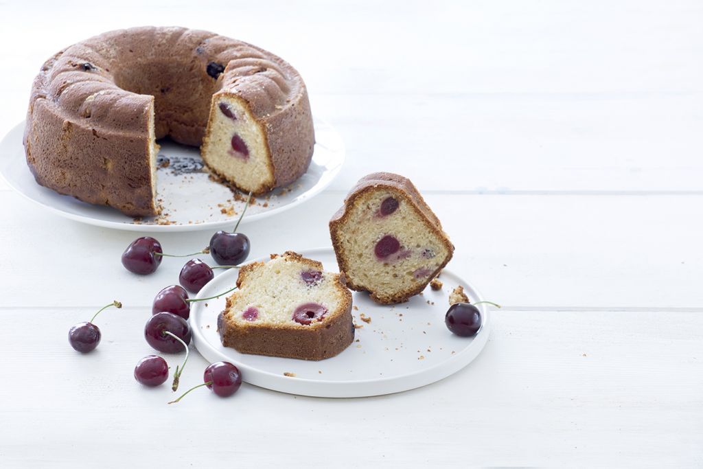 Κέικ με φρέσκα κεράσια