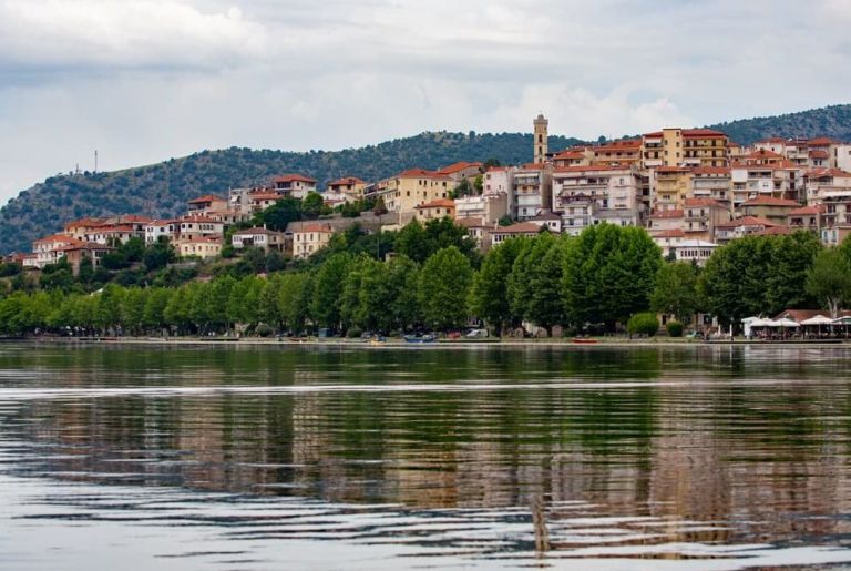 Καστοριά: Αποκαθίσταται ο Λιμναίος Οικισμός Δισπηλιού | tovima.gr