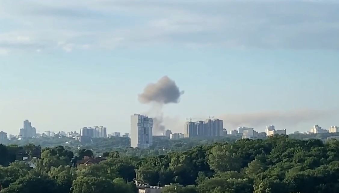 Ουκρανία: Εκρήξεις σε περιοχή του Κιέβου  – Χτυπήθηκε συγκρότημα κατοικιών