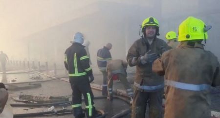 Ουκρανία: Τουλάχιστον 10 οι νεκροί και 40 τραυματίες από ρωσική πυραυλική επίθεση στο εμπορικό κέντρο του Κρεμεντσούκ