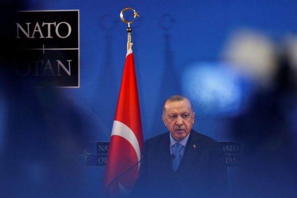 Ερντογάν: Στο ΝΑΤΟ με απειλές και αναζητώντας «συμμάχους» σε συμβόλαια εξοπλιστικών | tovima.gr