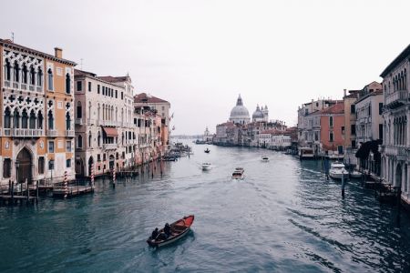 Μύκονος – Sorrento – Βενετία και… Αννα Βίσση