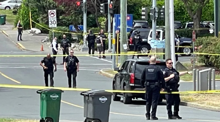 Μακελειό σε ληστεία τράπεζας: Σκοτώθηκαν 2 ληστές και τραυματίστηκαν 6 αστυνομικοί