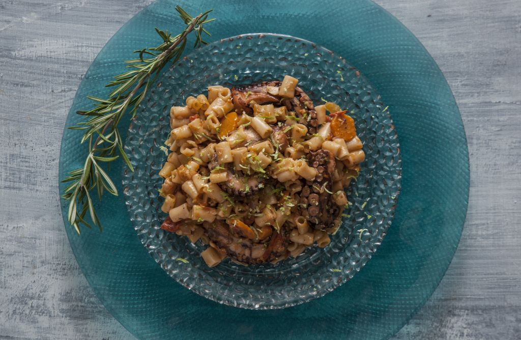 Κοφτό μακαρονάκι με χταπόδι, μαστίχα και λάιμ