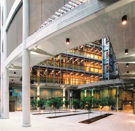 Ηγετική παρουσία στην ελληνική οικονομία