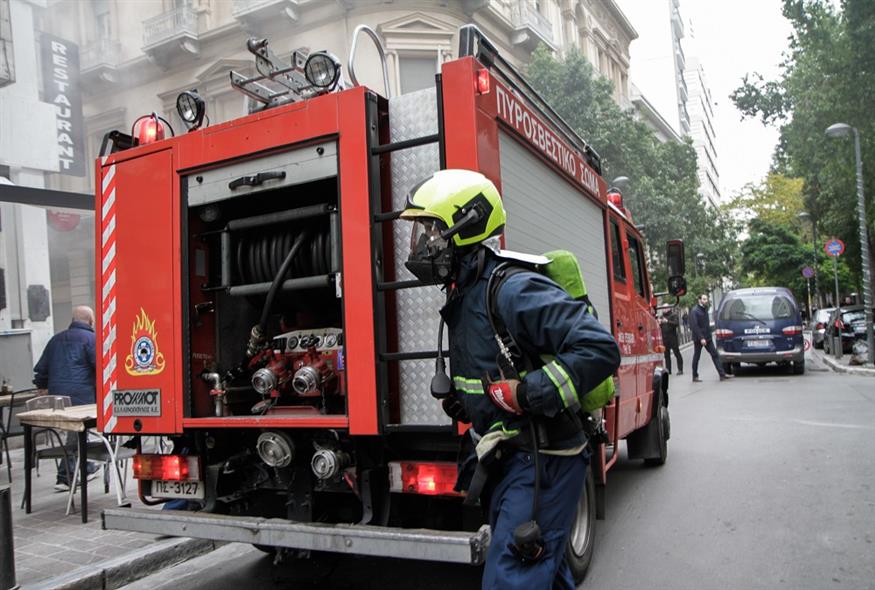Συναγερμός στην Πυροσβεστική: Πυρκαγιά σε ξυλουργείο στον Άγιο Δημήτριο