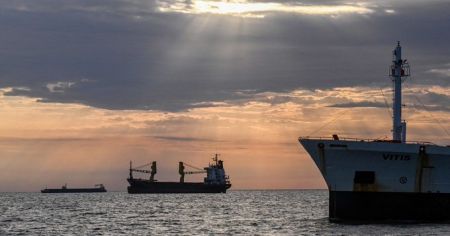 Ουκρανία: Καλεί την Τουρκία να σταματήσει ρωσικό πλοίο με ουκρανικά σιτηρά